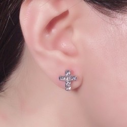 Elegant Crystal Cross Stud...