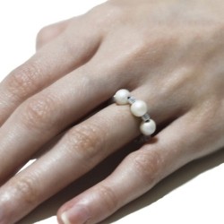 Handmade Elastic Pearlescent White Crystal Pearl Ring